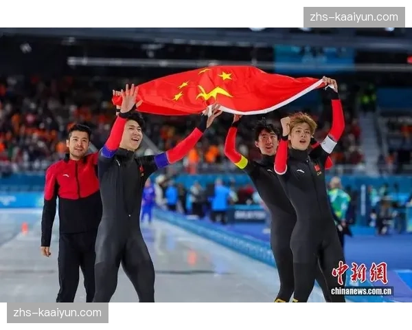 中国速滑男团四人领取铜牌 规则允许轮换体现团队深度